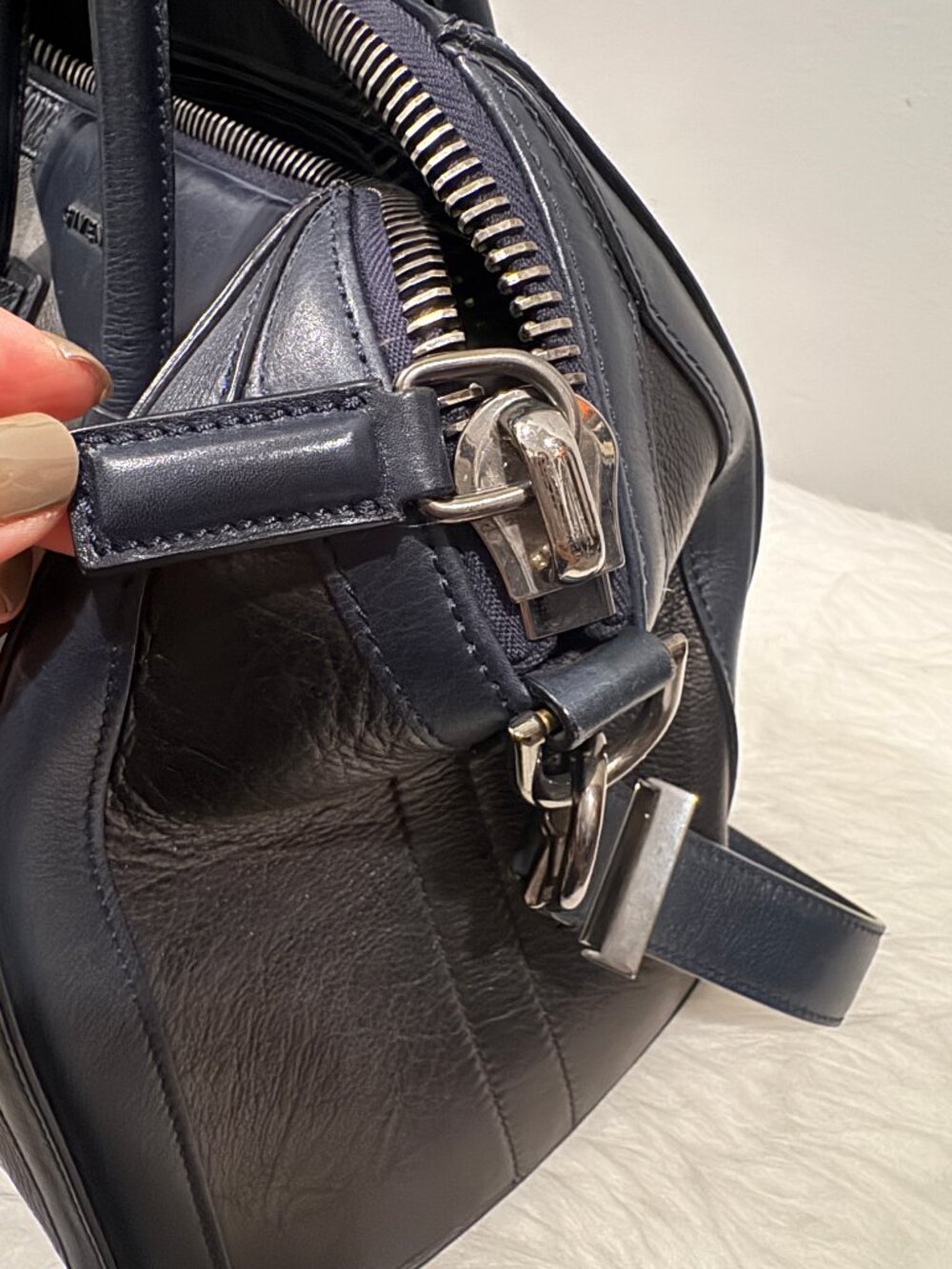 Givenchy Medium Antigona - navy-black - box leather - Picture 9 of 10